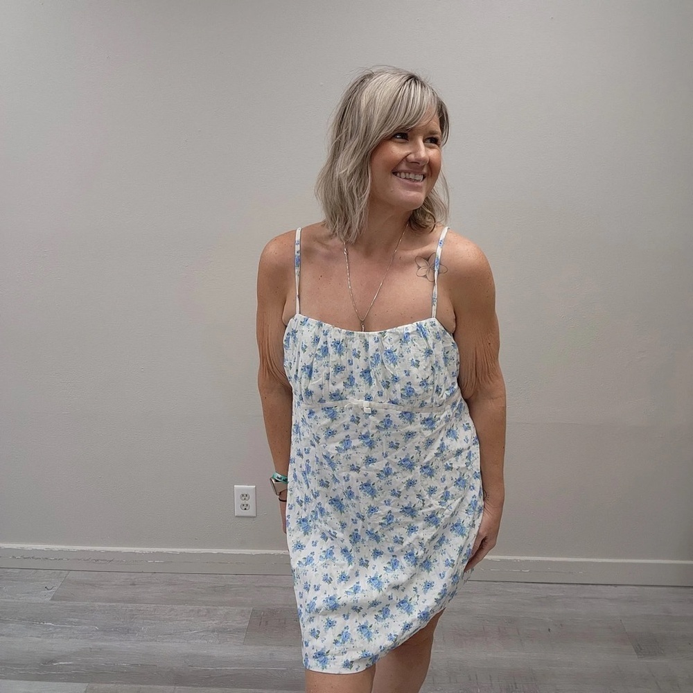 Arula White & Light Blue Floral Mini Dress - Size 14/16